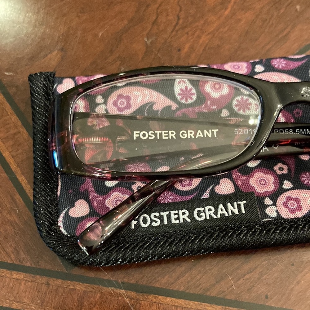 Foster Grant “Daydreamer” reading glasses and coordinating case. New with tags. - Picture 2 of 8